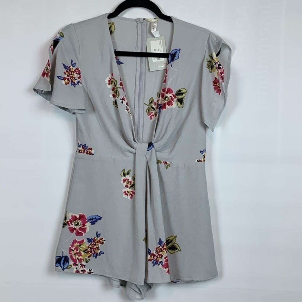 The Haley Boutique Blue Blush floral romper with deep v-neck, Medium NWT